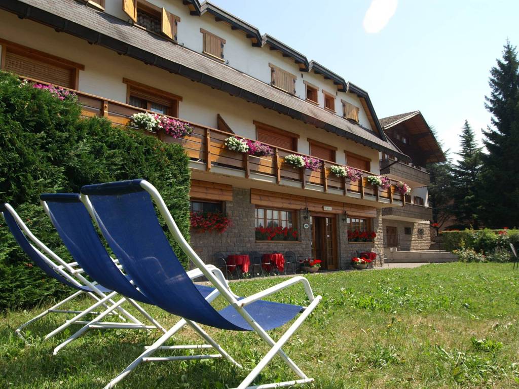 Albergo Tre Piani Buono Stato Baselga Di Pin Rif 77302726 