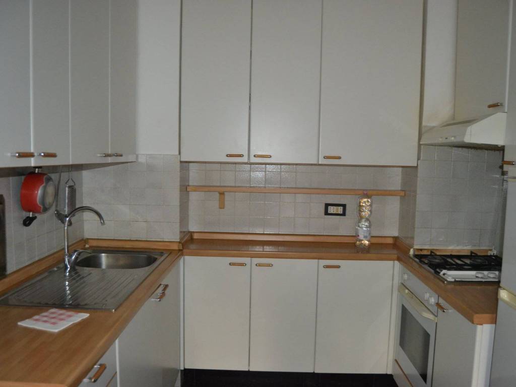 Vendita Lavelli Con Mobile Cucina Genova.Vendita Appartamento Genova Trilocale In Via Giglioli Buono Stato Piano Rialzato Terrazza Riscaldamento Centralizzato Rif 65636639