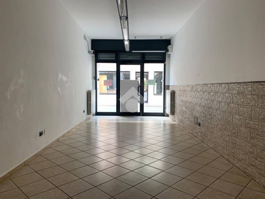 Affitto Appartamento Castel Goffredo. Monolocale in viale Monte Grappa.... Buono stato, piano