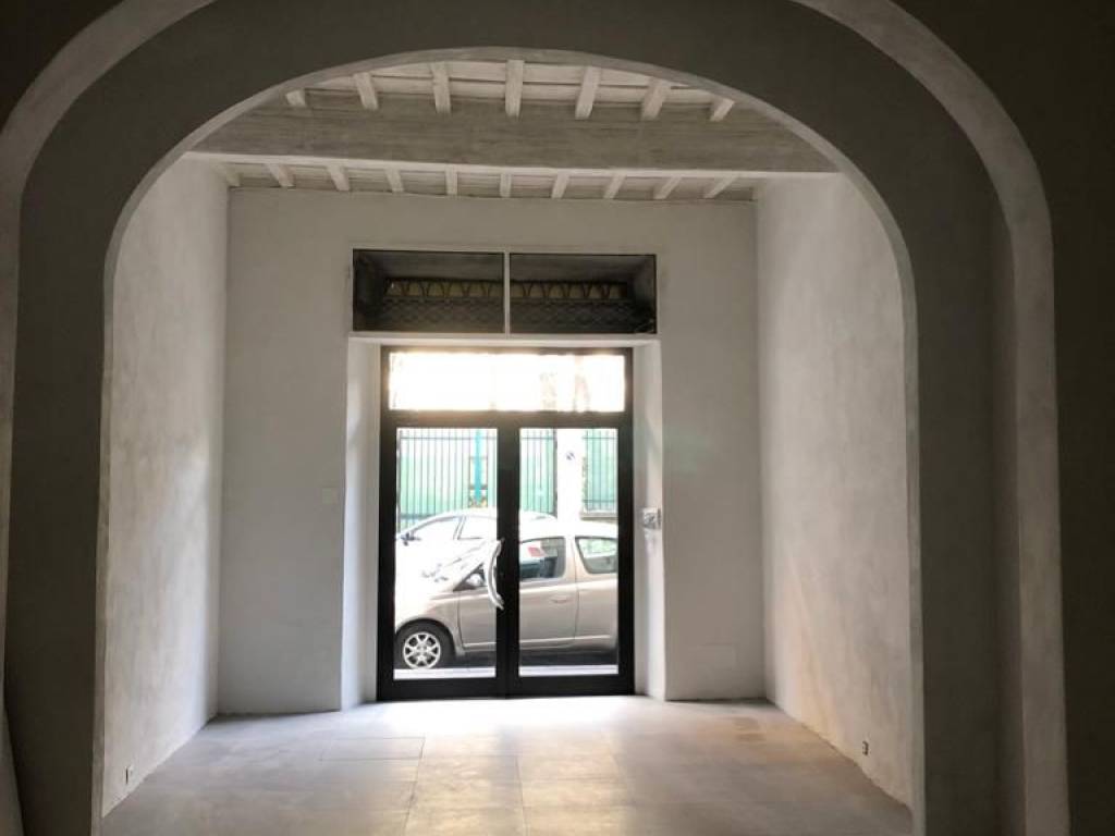 Negozio Locale commerciale via dell'Agnolo 2,