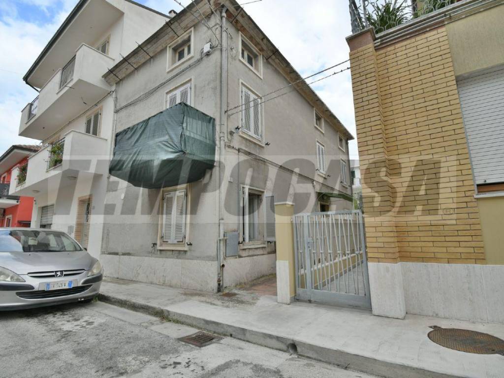 Verkauf Einfamilienhaus in via 2 Giugno Porto Sant'Elpidio. Renovierung