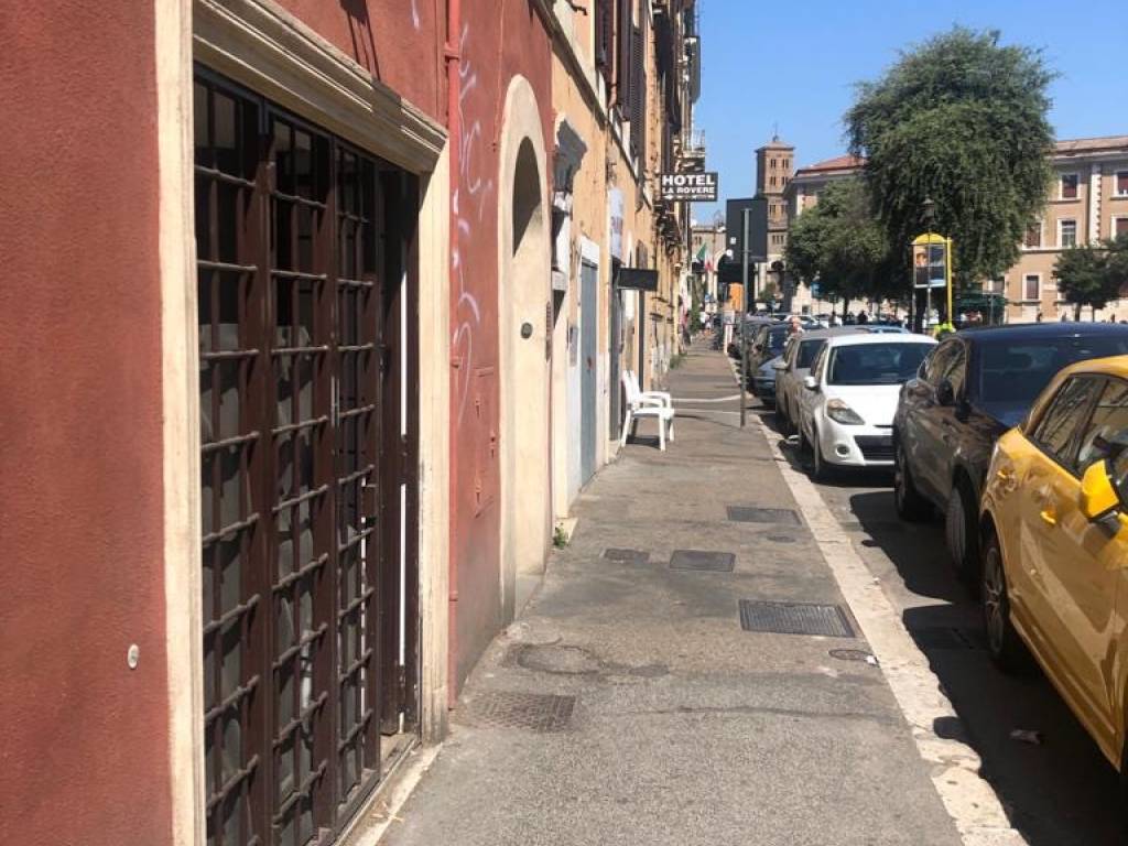 Locale Commerciale Piazza Della Rovere Roma Rif 6860 Immobiliare It