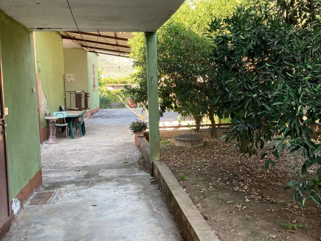 Vendita Villa Unifamiliare In Via Appia Antica Terracina Da Ristrutturare 1 Mq Rif