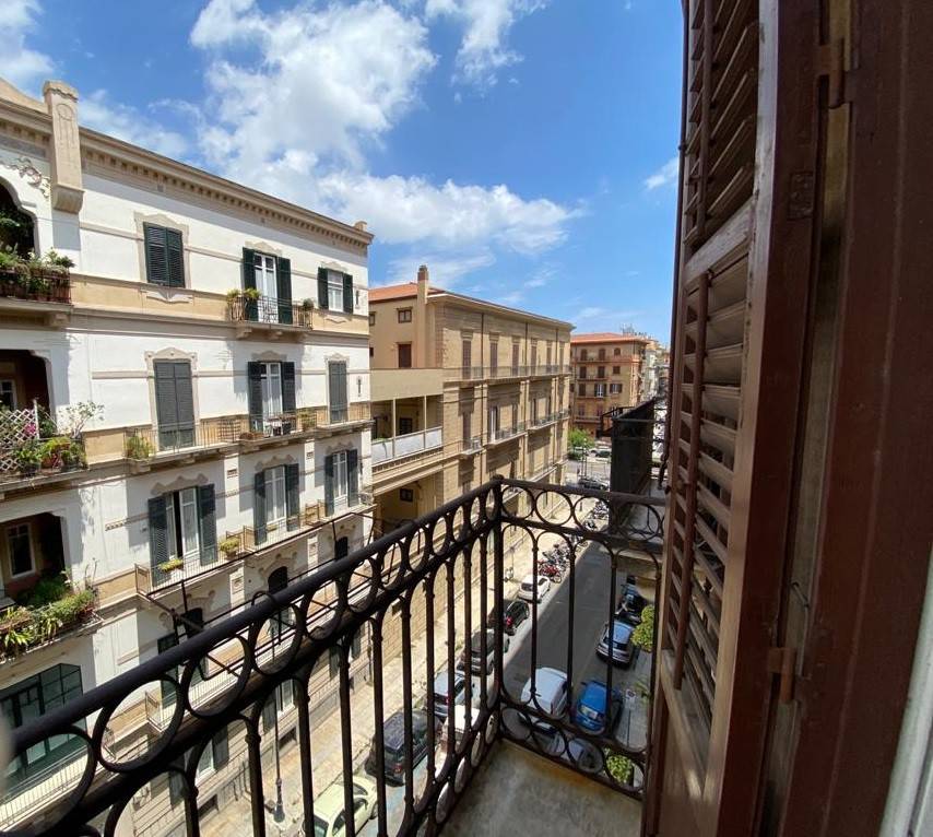 la via delle biciclette via divisi palermo pa