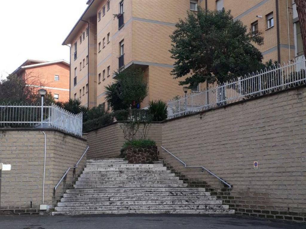 Vendita Appartamento Roma. Trilocale in via