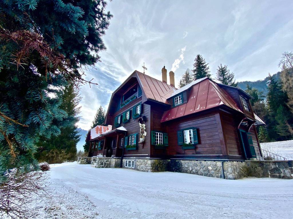 Verkauf Einfamilienvilla in via Serla Dobbiaco. Ausgezeichneter zustand