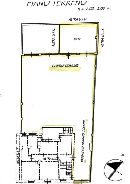 planimetria box auto e cortile con passo carraio