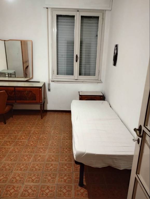 Stanza singola in affitto, affittasi camera singola via Isabella